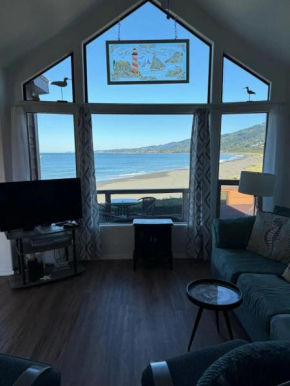 Oceanfront Cabin 4 With Jacuzzi & Stunning Views